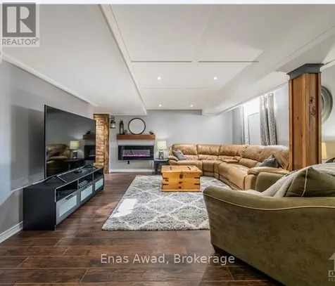 19 Farmfield Crescent Ottawa ON K2M 2S9