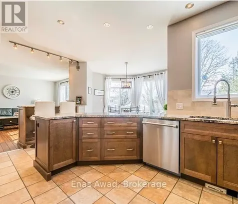 19 Farmfield Crescent Ottawa ON K2M 2S9