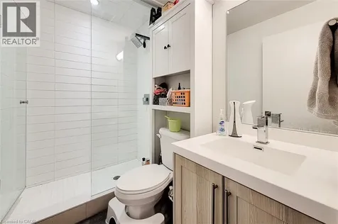 2093 Fairview Street Burlington ON L7R 2C8