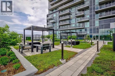 2093 Fairview Street Burlington ON L7R 2C8