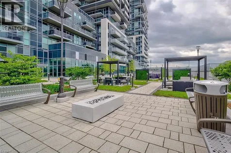 2093 Fairview Street Burlington ON L7R 2C8