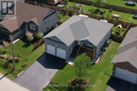 37 Marilyn Avenue North Wasaga Beach ON L9Z 2Y5