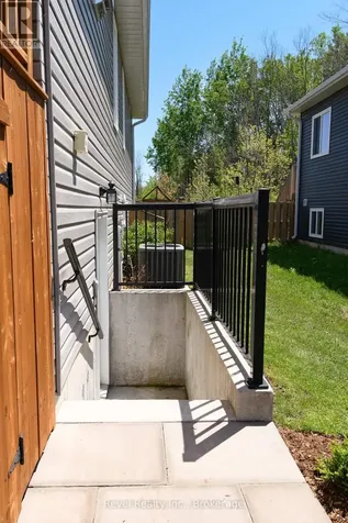 37 Marilyn Avenue North Wasaga Beach ON L9Z 2Y5
