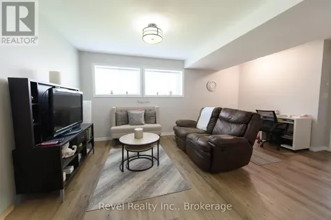 37 Marilyn Avenue North Wasaga Beach ON L9Z 2Y5