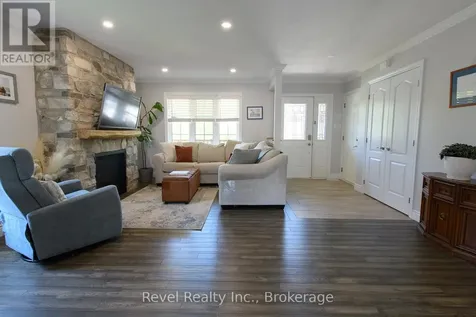 37 Marilyn Avenue North Wasaga Beach ON L9Z 2Y5
