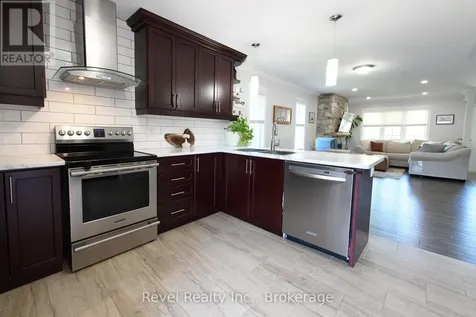 37 Marilyn Avenue North Wasaga Beach ON L9Z 2Y5
