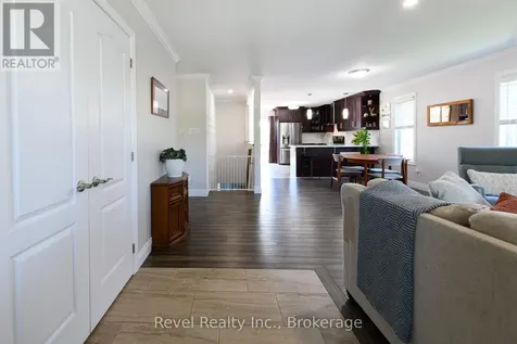 37 Marilyn Avenue North Wasaga Beach ON L9Z 2Y5