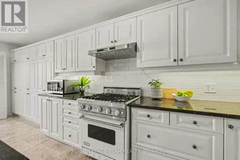 518 Shawondasee Street Ottawa ON K2S 0K5