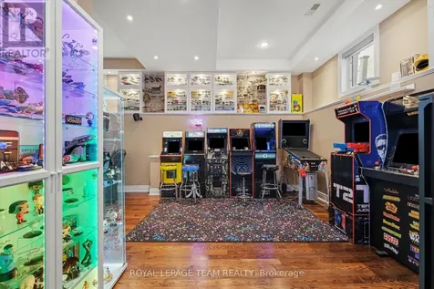 518 Shawondasee Street Ottawa ON K2S 0K5