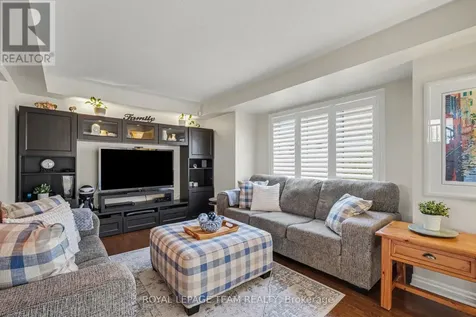 518 Shawondasee Street Ottawa ON K2S 0K5
