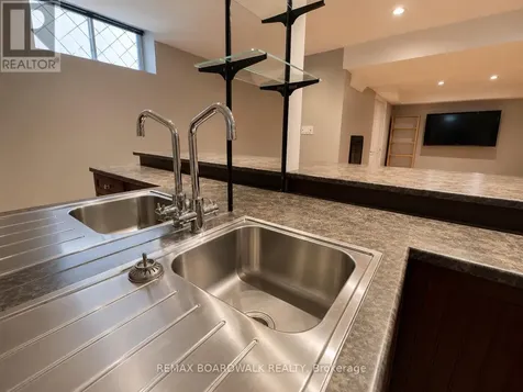 22 Bartley Crescent Ottawa ON K2J 2J7
