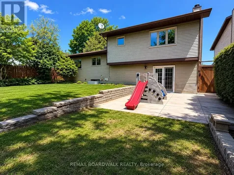 22 Bartley Crescent Ottawa ON K2J 2J7