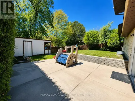 22 Bartley Crescent Ottawa ON K2J 2J7