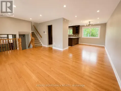 22 Bartley Crescent Ottawa ON K2J 2J7