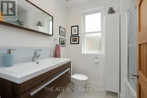 110 Hastings Avenue Toronto (south Riverdale) ON M4L 2L2