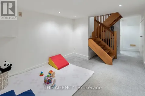 110 Hastings Avenue Toronto (south Riverdale) ON M4L 2L2