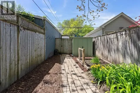 110 Hastings Avenue Toronto (south Riverdale) ON M4L 2L2