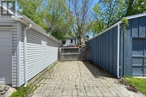 110 Hastings Avenue Toronto (south Riverdale) ON M4L 2L2