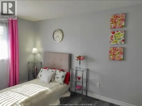 3049 Meadowbrook Windsor ON N8T 3C5