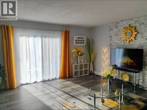 3049 Meadowbrook Windsor ON N8T 3C5
