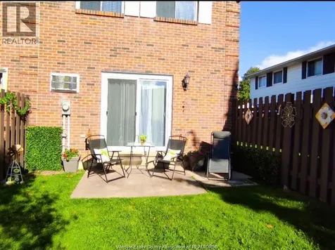 3049 Meadowbrook Windsor ON N8T 3C5