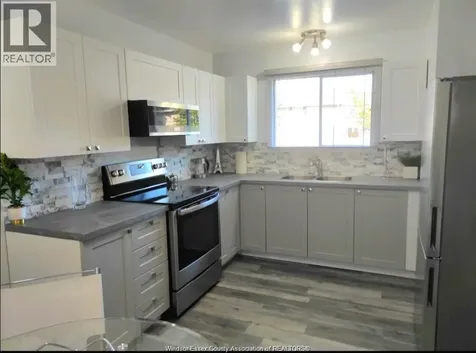 3049 Meadowbrook Windsor ON N8T 3C5