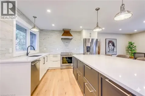 2128 Dunedin Road Oakville ON L6J 5V3