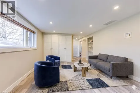 2128 Dunedin Road Oakville ON L6J 5V3