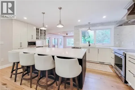 2128 Dunedin Road Oakville ON L6J 5V3