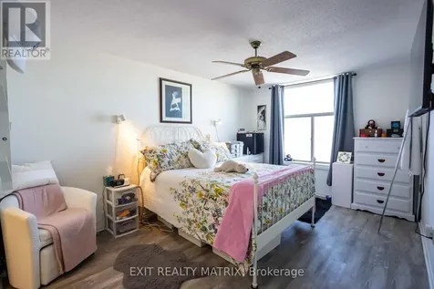 2759 Carousel Crescent Ottawa ON K1T 2N5