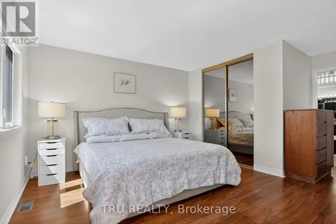 2769 Massicotte Lane Ottawa ON K1T 3H1