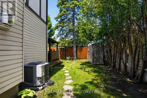 2769 Massicotte Lane Ottawa ON K1T 3H1