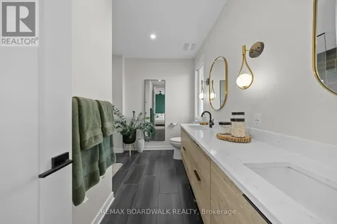 332 Finial Way Ottawa ON K2J 6V9