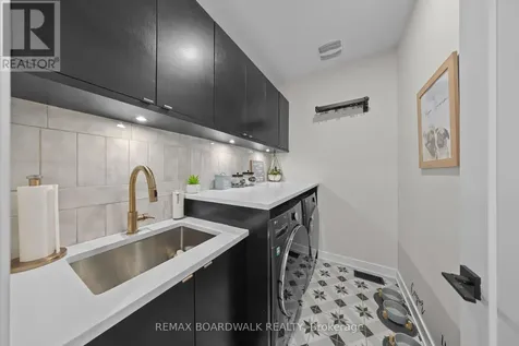332 Finial Way Ottawa ON K2J 6V9