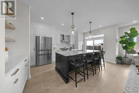 332 Finial Way Ottawa ON K2J 6V9