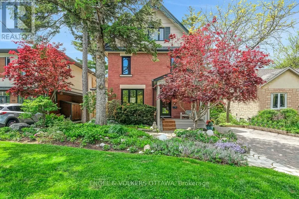 618 Edison Avenue Ottawa ON K2A 1V7