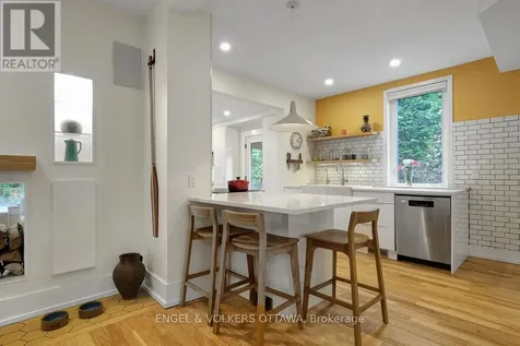 618 Edison Avenue Ottawa ON K2A 1V7