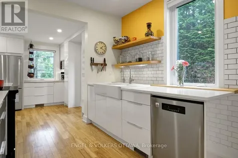 618 Edison Avenue Ottawa ON K2A 1V7