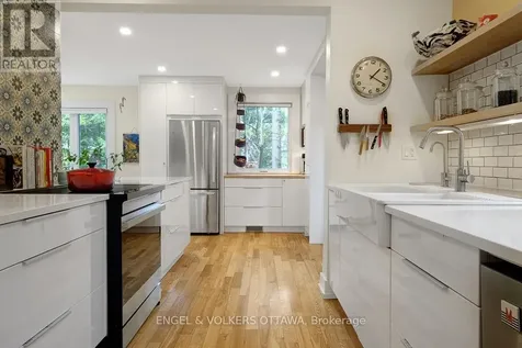 618 Edison Avenue Ottawa ON K2A 1V7