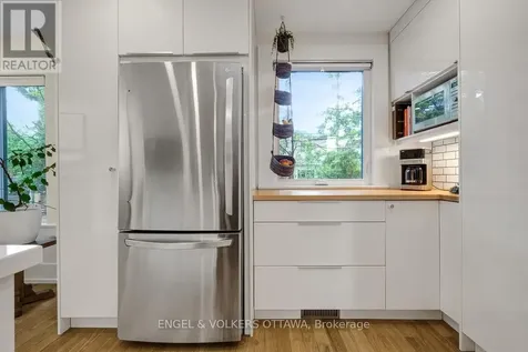 618 Edison Avenue Ottawa ON K2A 1V7