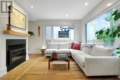 618 Edison Avenue Ottawa ON K2A 1V7