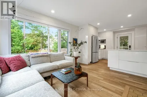 618 Edison Avenue Ottawa ON K2A 1V7