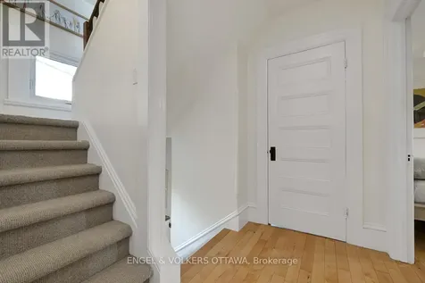 618 Edison Avenue Ottawa ON K2A 1V7
