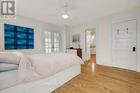 618 Edison Avenue Ottawa ON K2A 1V7