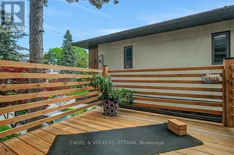 618 Edison Avenue Ottawa ON K2A 1V7