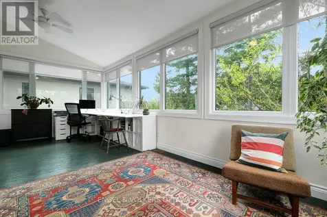 618 Edison Avenue Ottawa ON K2A 1V7