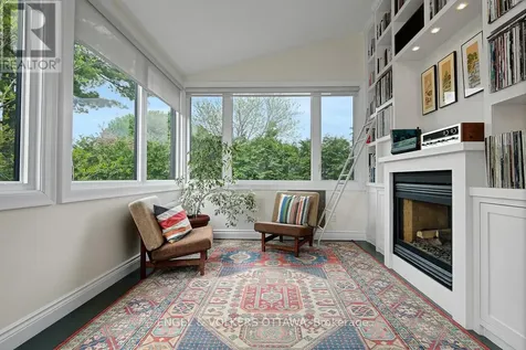 618 Edison Avenue Ottawa ON K2A 1V7