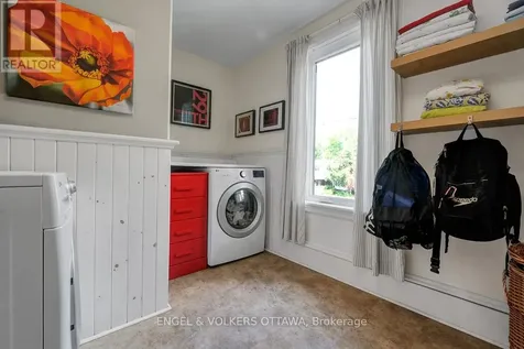 618 Edison Avenue Ottawa ON K2A 1V7