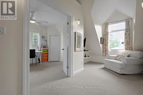 618 Edison Avenue Ottawa ON K2A 1V7