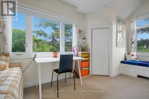 618 Edison Avenue Ottawa ON K2A 1V7